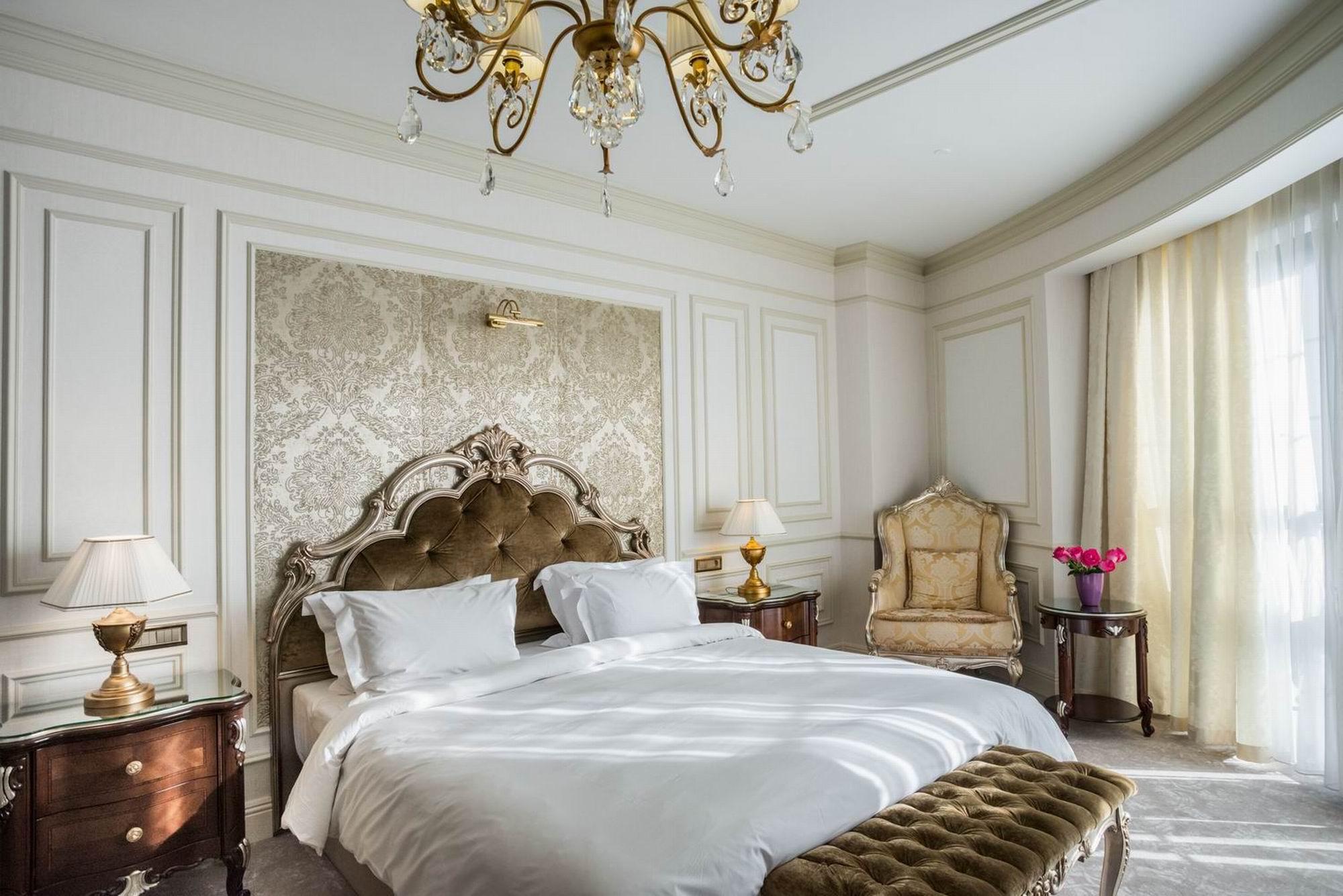 Rixos Khadisha Shymkent Hotel Kültér fotó A bedroom at the Four Seasons Hotel
